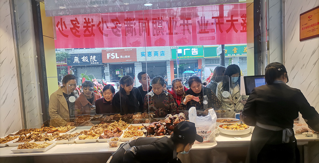 依靠先进经营模式，迎合消费潮流，减少投资盲目性，降低投资风险统一形象、统一宣传，为门店节省广告支出，收货规模效应统一采购、统一配送，降低进货成本。