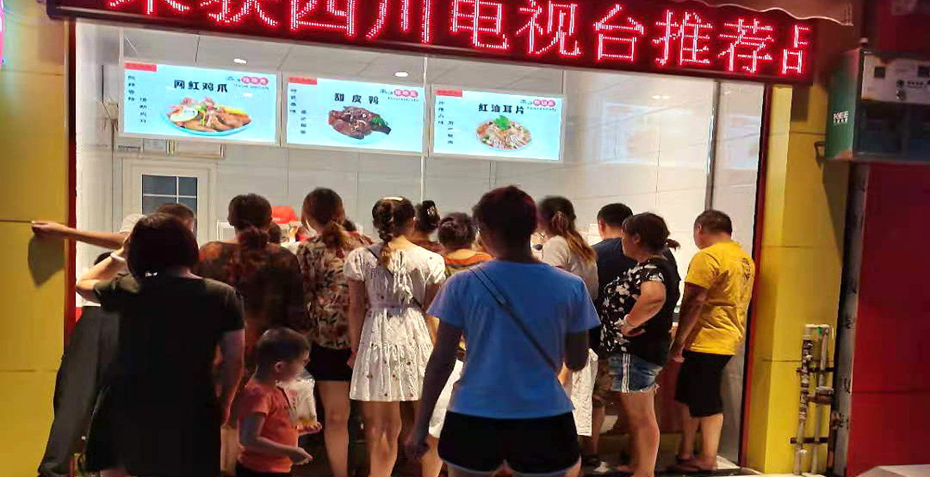 依靠先进经营模式，迎合消费潮流，减少投资盲目性，降低投资风险统一形象、统一宣传，为门店节省广告支出，收货规模效应统一采购、统一配送，降低进货成本。